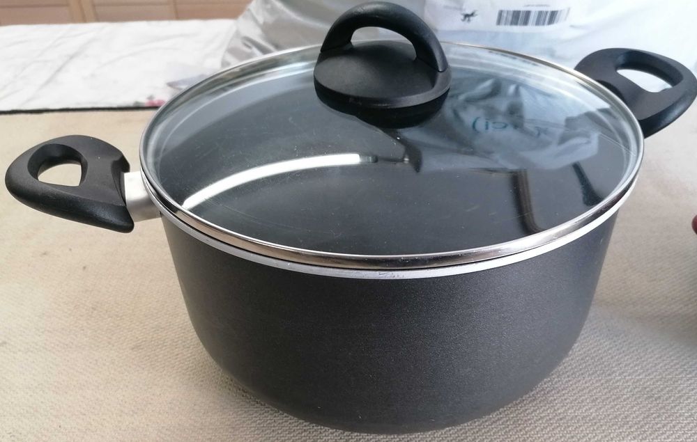 Tachos, 2 un, um grande e um medio, anti-aderentes, por 7€