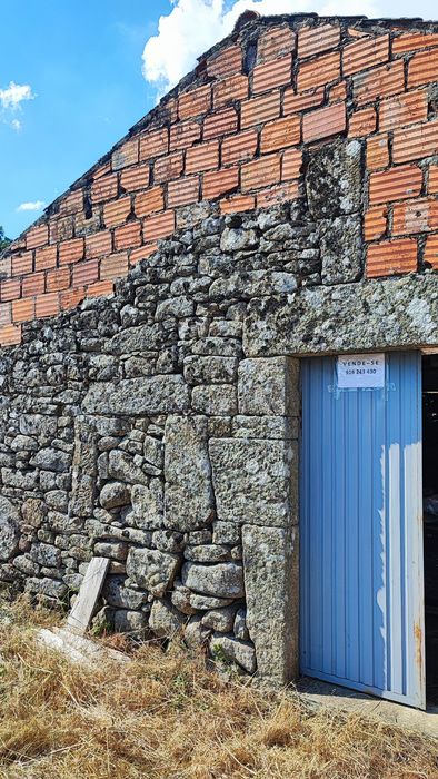 Terreno + Casa para restauro 300m2