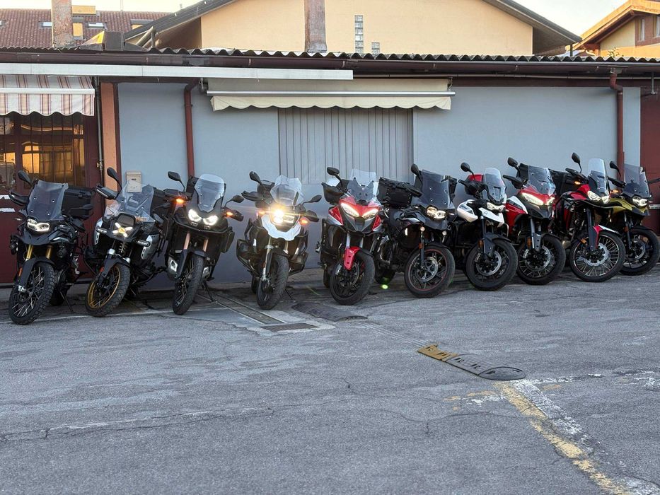 Wypożyczalnia motocykli wynajem Ducati Triumf BMW Honda we Włoszech