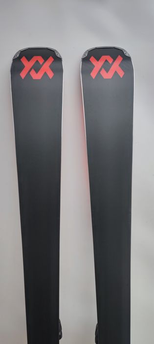 Nr 920 Narty zjazdowe Volkl Deacon Lowride 167 cm Gripwalk / Rocker