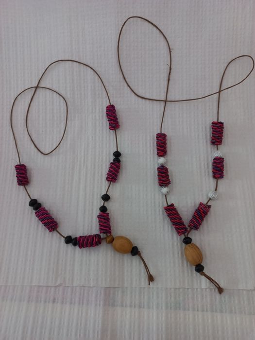 Conjunto de 2 colares novos típicos de Timor-Leste