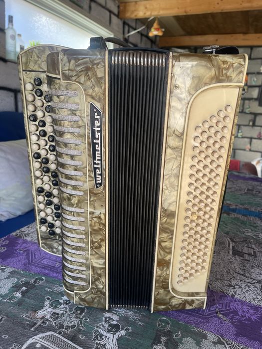 Баян Weltmeister