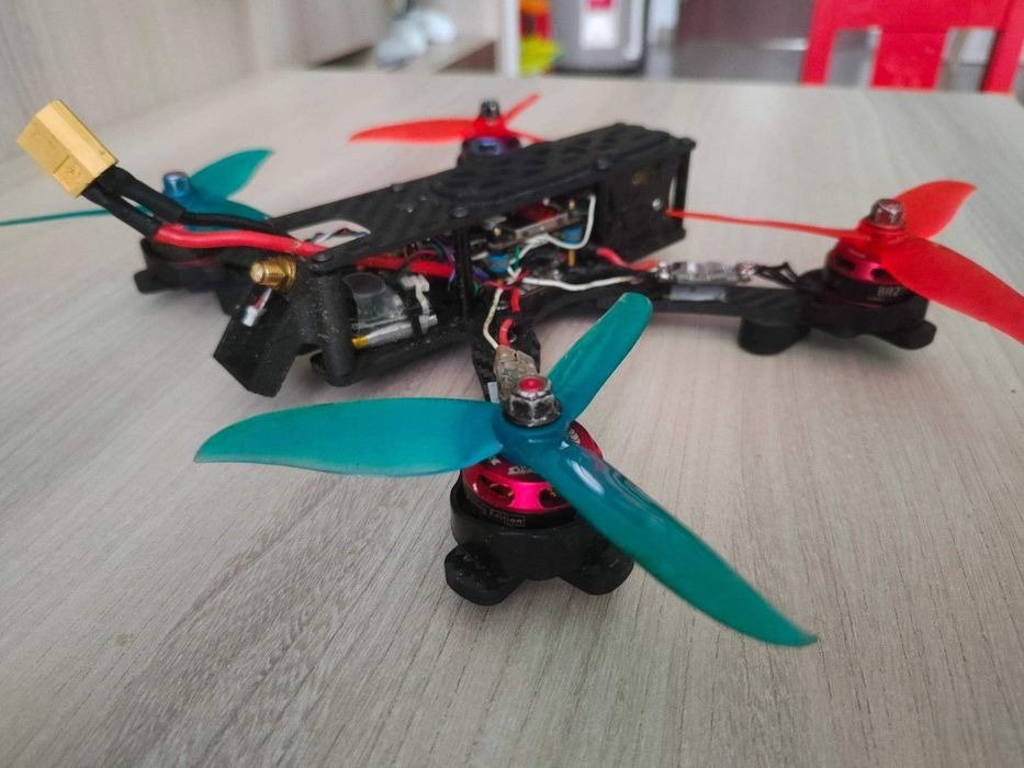 Dron FPV TBS source one V3 custom