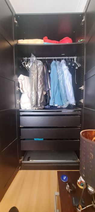 Roupeiro  castanho escuro