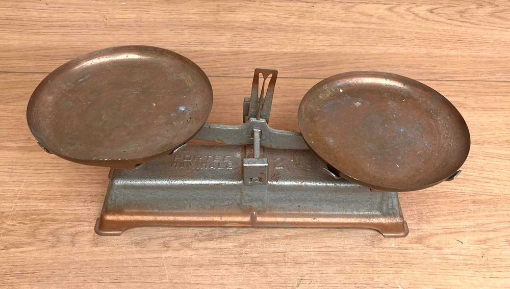 Balança de mesa antiga