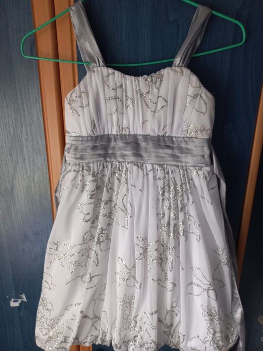 Святкова сукня для дівчинки.