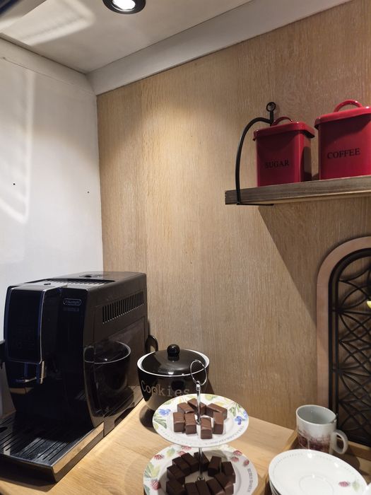 Kredens dębowy, kącik kawowy, coffee corner