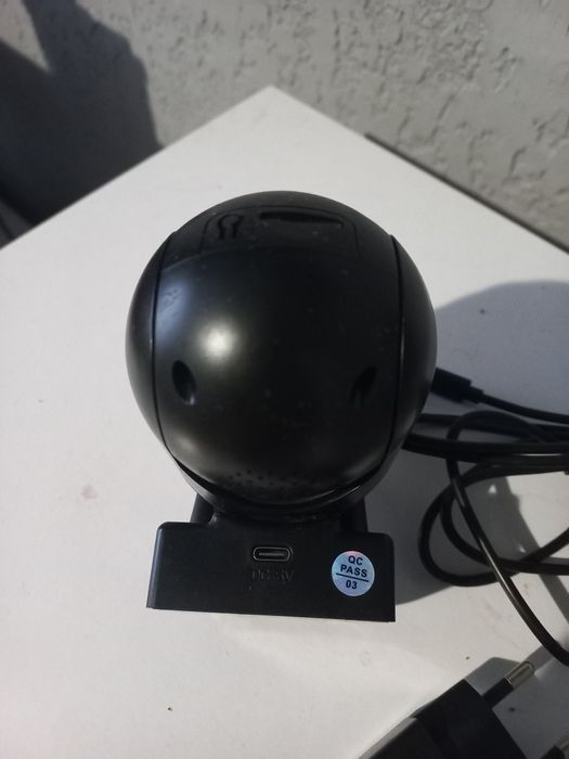 Дві обертові Wi-Fi камери.