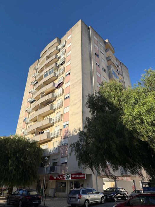 CARREGADO T3 + Lugar de garagem + Arrecadação