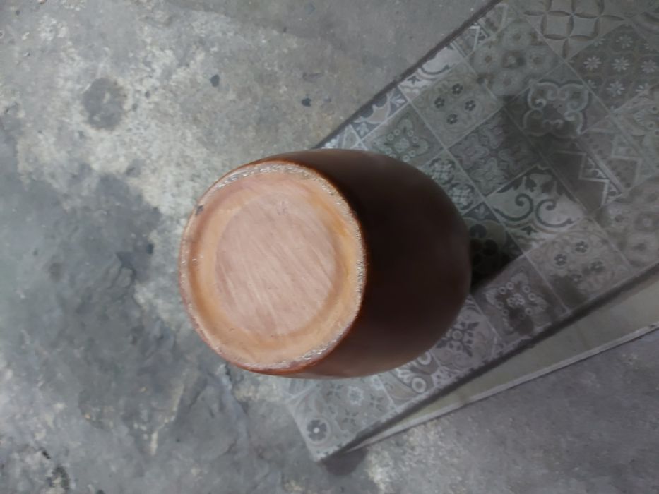 Vaso/jarrão em barro .