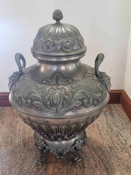 Terrina / Sopera grande em estanho 97% – peça decorativa