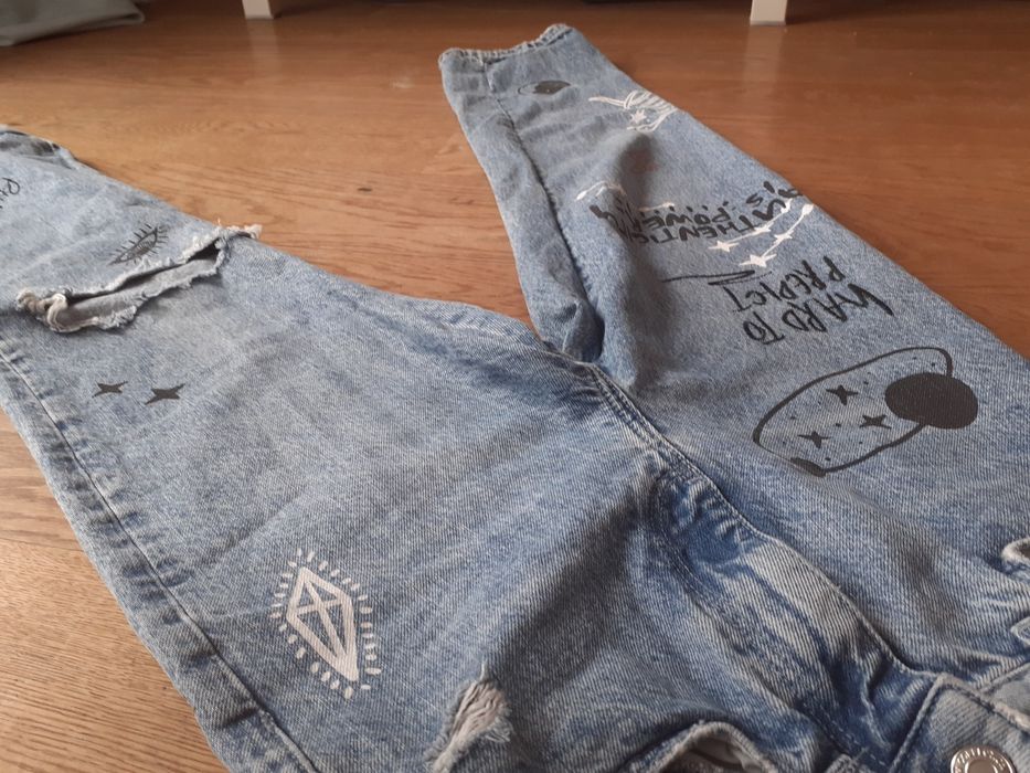 Jeansy z haftem bershka 32