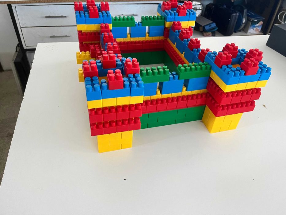 Vendo cerca de 550 peças Mega Blocks