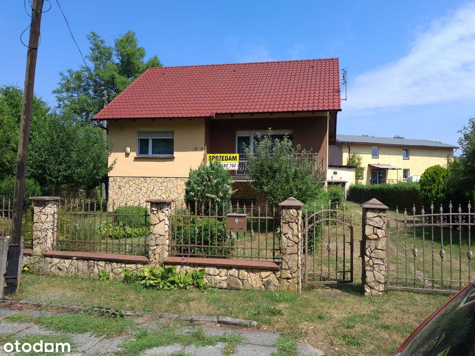 Dom z zabudowaniami gospodarczymi
