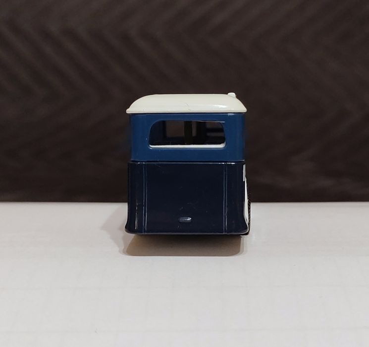 Samochodzik, współczesny model brytyjskiego autobusu z 1932 roku - AEC