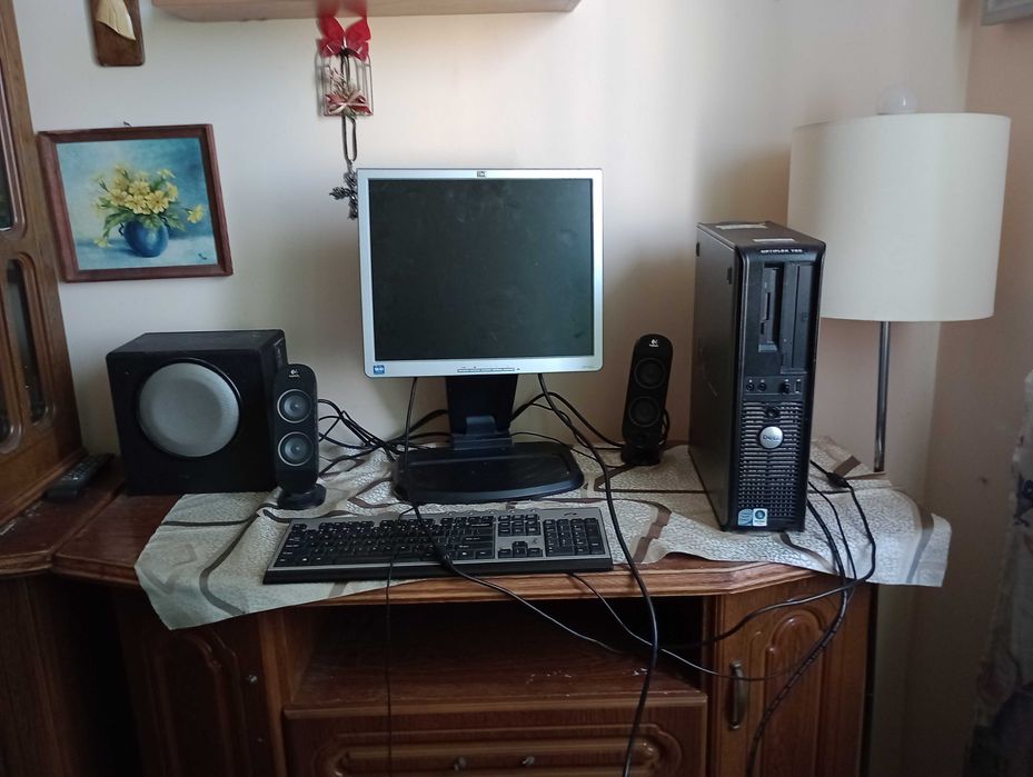 sprzedam zestaw multimedialny komputer z dyskiem SSD i Wordem