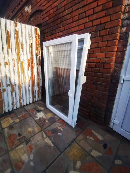 Okna z roletą zewnętrzną 90x155 pcv DOWÓZ CAŁY KRAJ