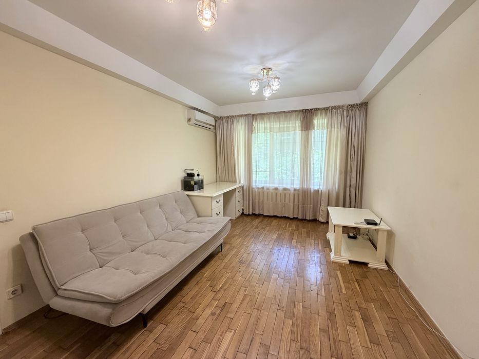 Продам 2к квартиру Печерский район Либідська Палац Украина В.Тютюнника 47