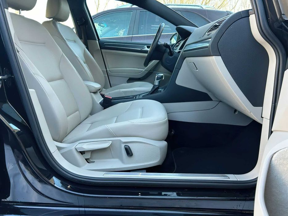 Volkswagen e-Golf      2018