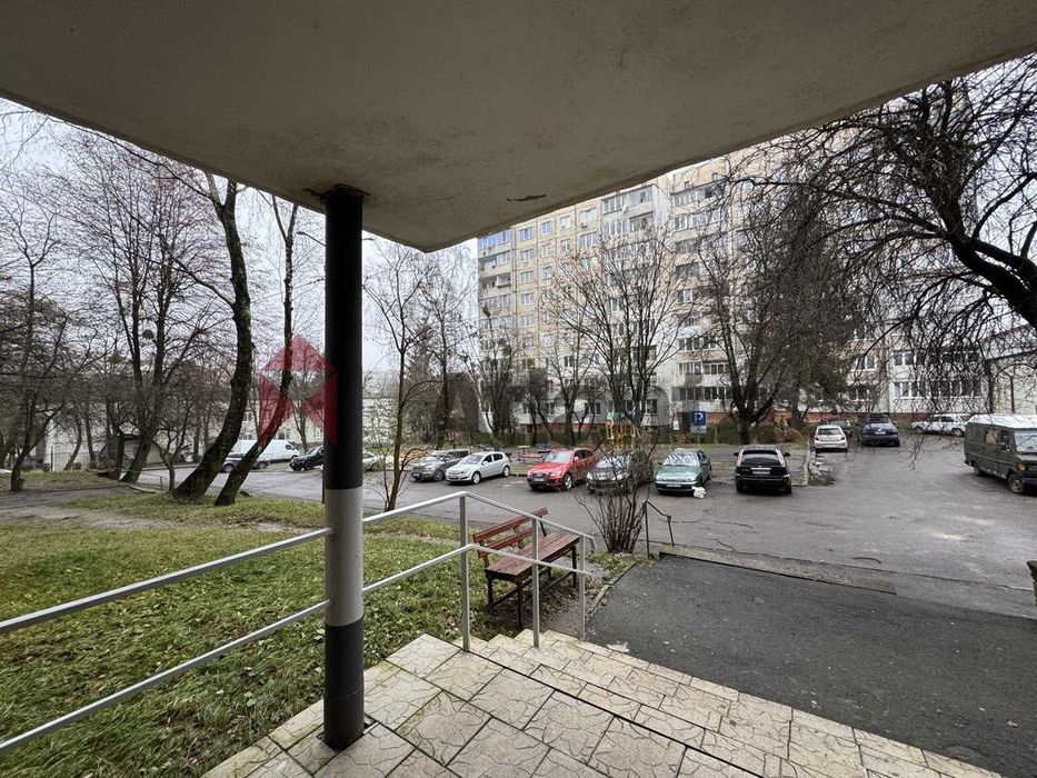 Продаж 4 кімнатної квартири по вул Пасічна 73.1м2 (Панельний будинок)