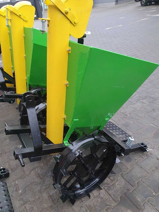 Картоплесаджалка Bomet на мінітрактор Т25 Т40 МТЗ ЮМЗ