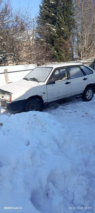 Автомобіль ваз 21083