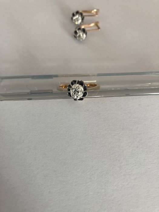 Кольцо и серьги с бриллиантом
