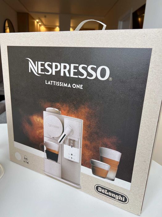 Кавоварка Delonghi Nespresso