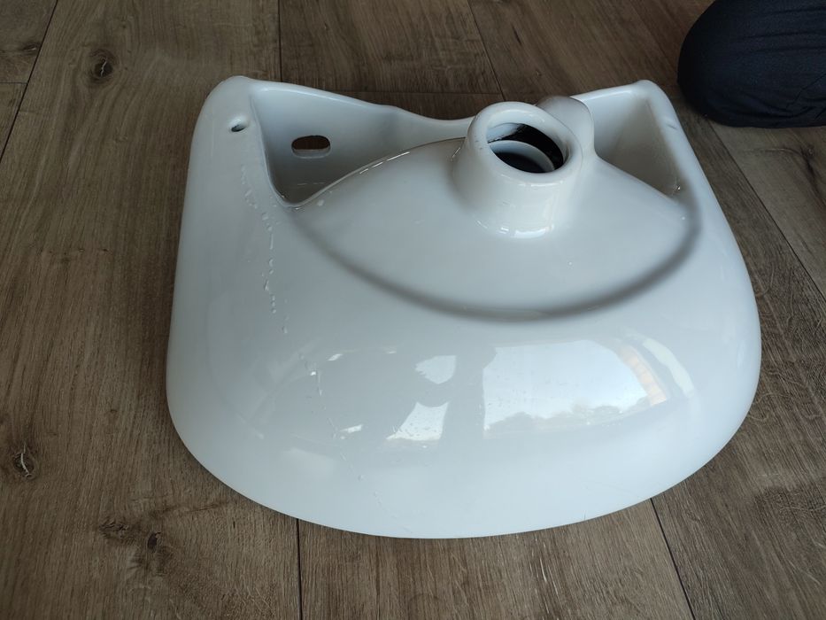 Umywalka biała rozm. 45x 34