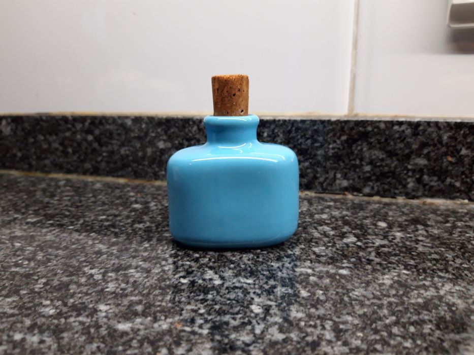 Frasquinho de cor azul