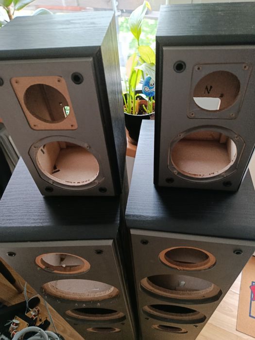 Kolumny głośnikowe na części