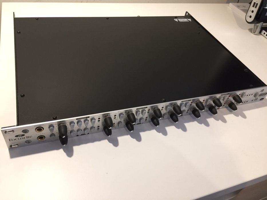 Pre Amplificador 8 canais Focusrite Octopre Platinum SAÍDAS DIGITAIS