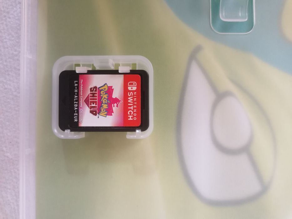 Pokemon Shield - switch