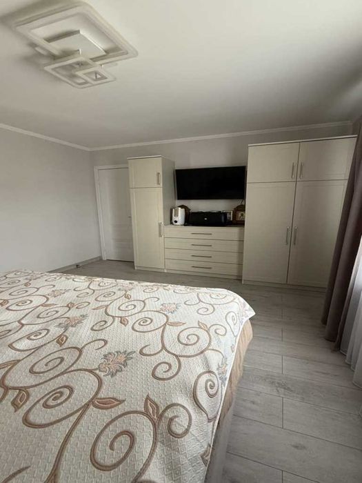 Продам сучасний двоповерховий будинок 180кв.м. з усіма комунікаціями