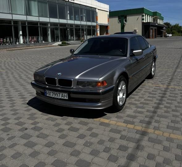 BMW E38 1999 2.8