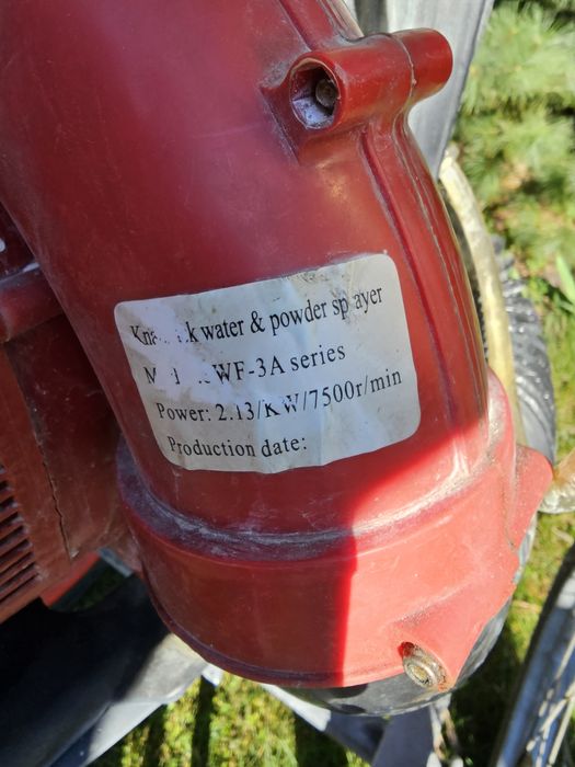Opryskiwacz spalinowy ogrodowy na wózku