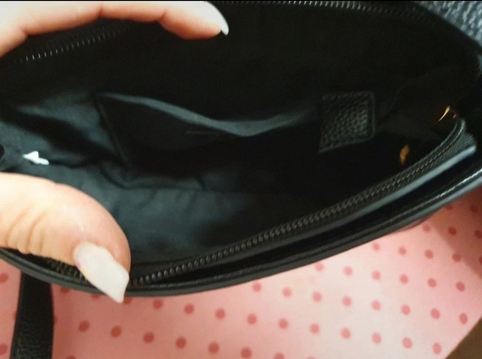 Pochete preta pequena