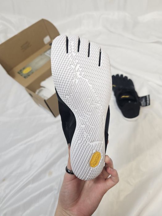 Нові оригінальні Vibram five fingers