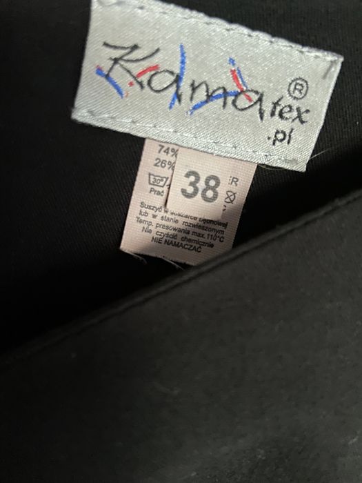 Mała czarna sukienka krótka elegancka w literkę A
