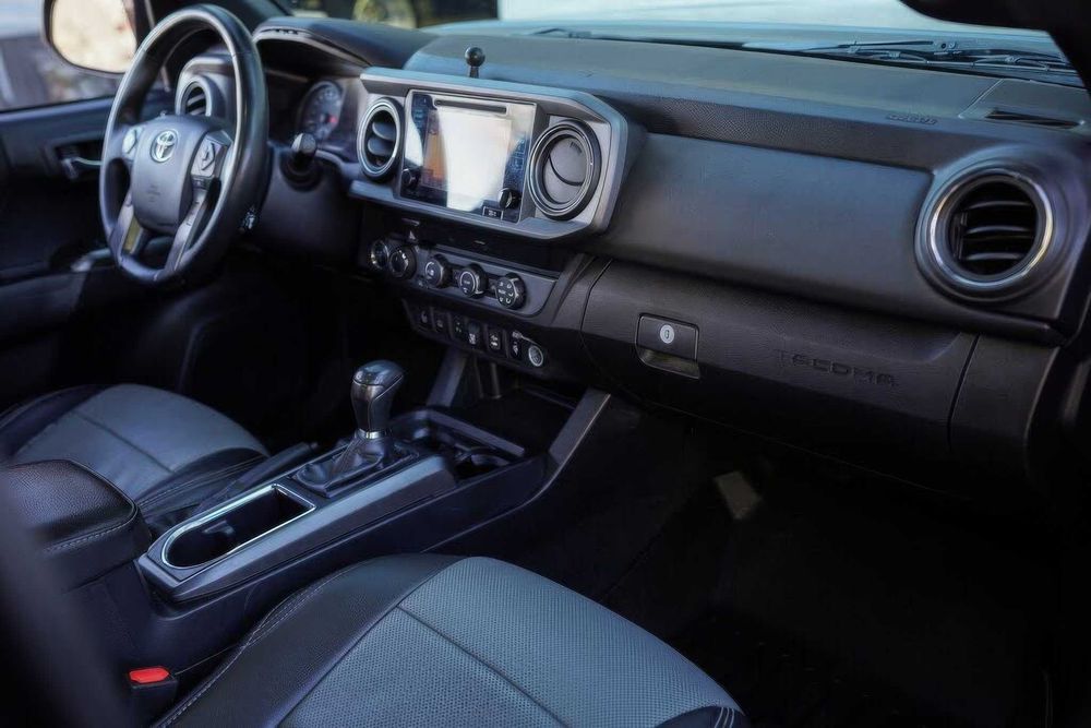 Toyota Tacoma      2019