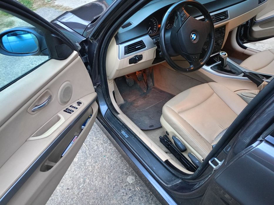 BMW E90  318d 122km