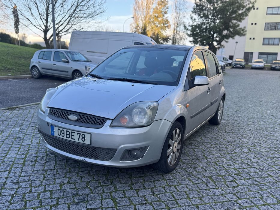 Ford fiesta 1.2 gasolina ano 2006 em bom estado geral.