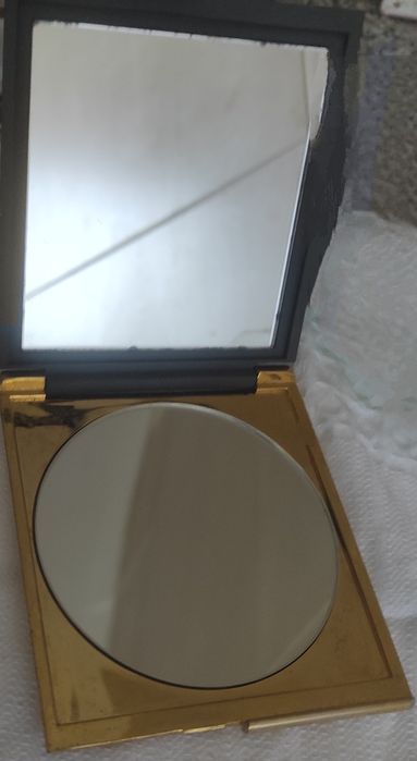 Espelho de Maquiagem e Óculos de sol