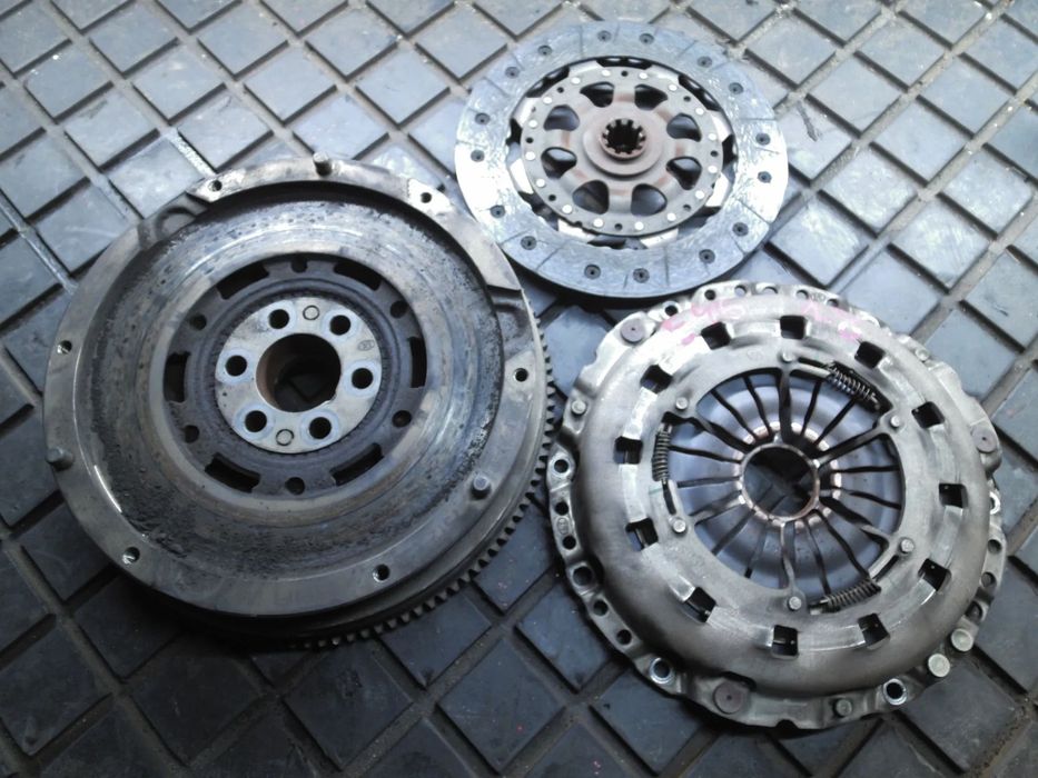 KOŁO DWUMASOWE ZAMACHOWE SPRZĘGŁA BMW 3 E46 1.8 16V DOCISK