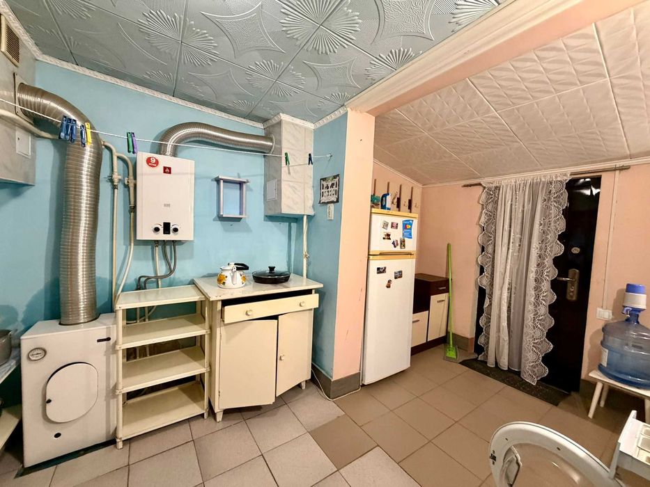 Продаю 2-кімнатну квартиру на землі, на розі вул. Даля та Кузнецької. Ц5