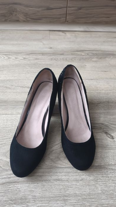 Туфлі на каблуку