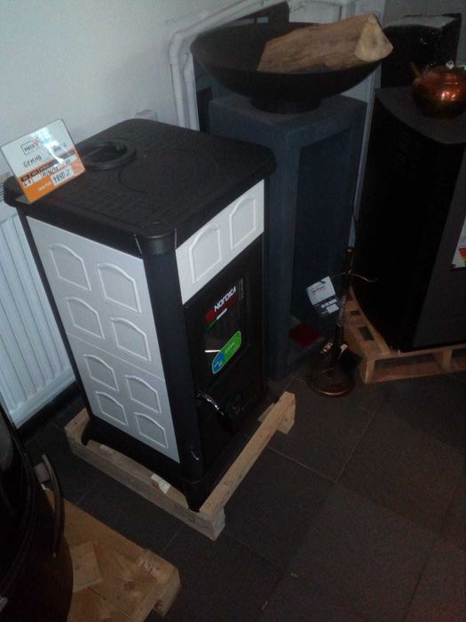 Gemma La Nordica piec żeliwny z płytą grzewczą i fajerką