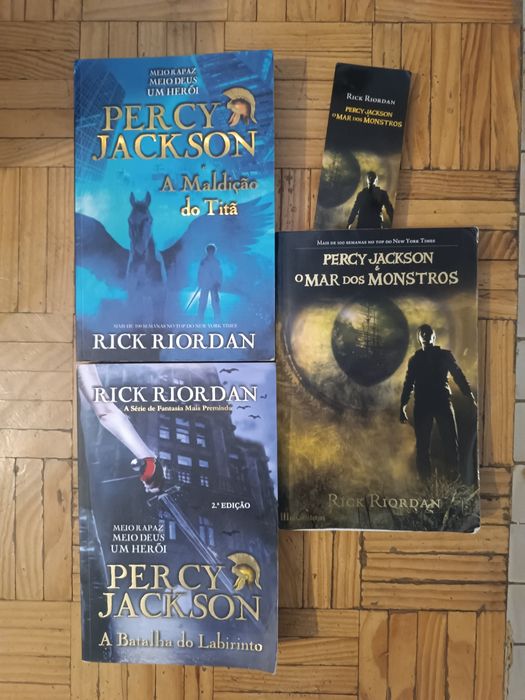 Vários livros disponíveis