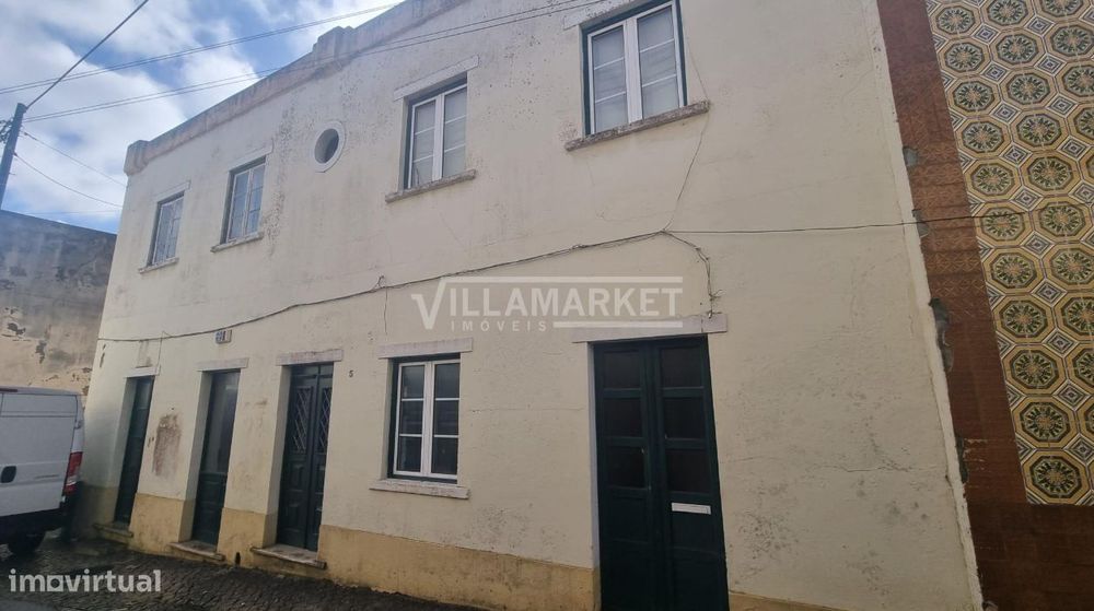 Prédio de Utilização Mista da banca com Potencial Habitacional e Comer