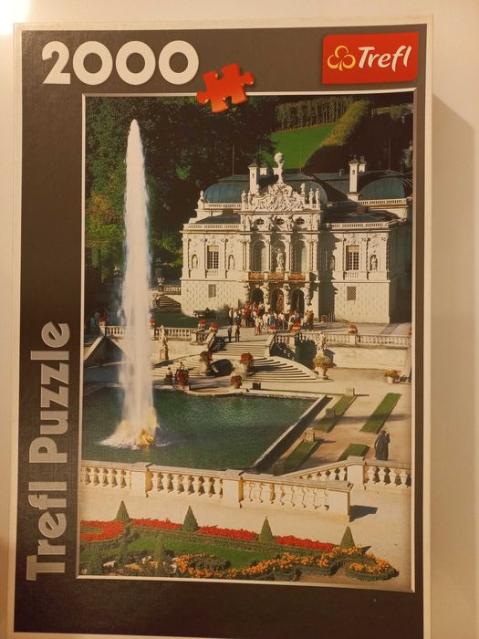 Puzzle Trefl 2000 Zamek, dziedziniec, fontanna